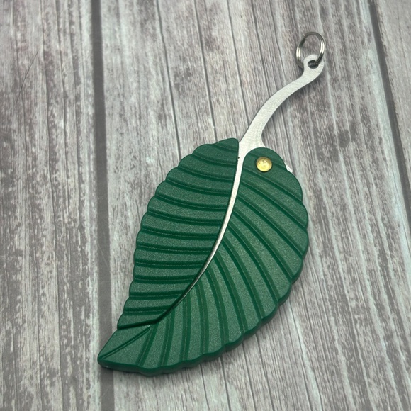 🍃NEW Self Defense Keychain Leaf Shape Protection Bag Charm Green Silver - Picture 4 of 11